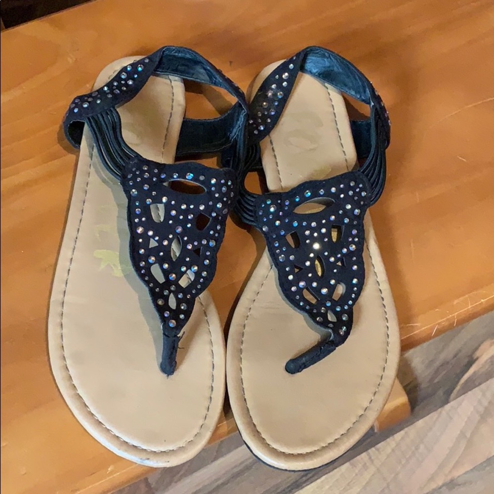 Black thong sandals